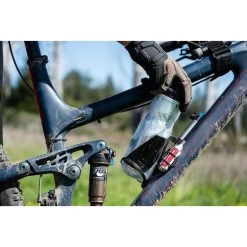 Blackburn Clutch Carbon Side Entry Right Bottle Cage - Black Matte -Cycle Parts Shop 323888 02 d 675448