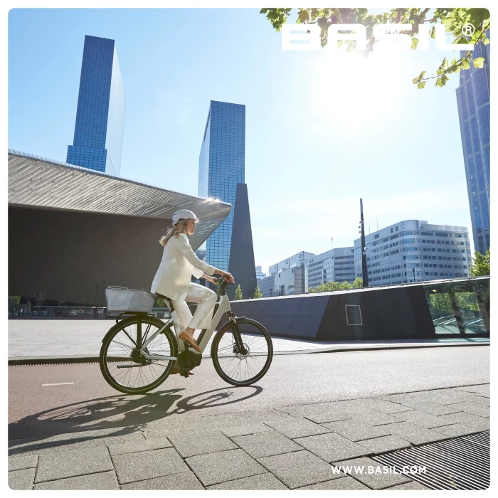 Basil Cento Tech Fiber Nordlicht Bike Basket 21L - Silver 5 Basil Cento Tech Fiber Nordlicht Bike Basket 21L - Silver - Image 3