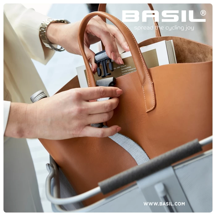 Basil Cento Tech Fiber Nordlicht Bike Basket 21L - Silver 8 Basil Cento Tech Fiber Nordlicht Bike Basket 21L - Silver - Image 6