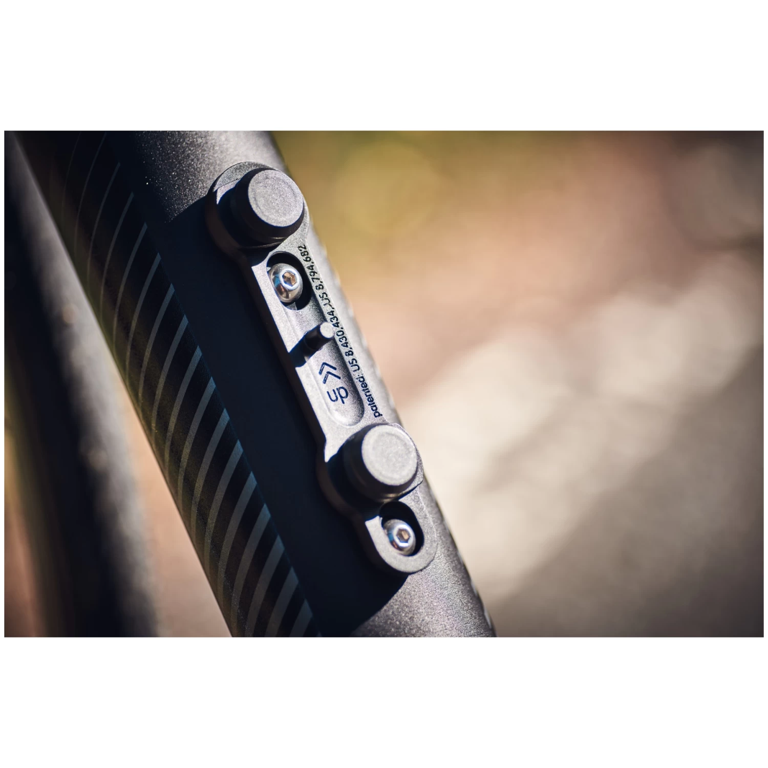 Fidlock Twist Set 600 Ml Bottle + Bike Base Mount - Transparent White 6 Fidlock Twist Set 600 Ml Bottle + Bike Base Mount - Transparent White - Image 4