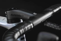 Basso DIAMANTE DISC - Ultegra 8150 Di2 - Carbon Road Bike - 2023 - Fade Opal White -Cycle Parts Shop carosello basso diamante 2 1359861