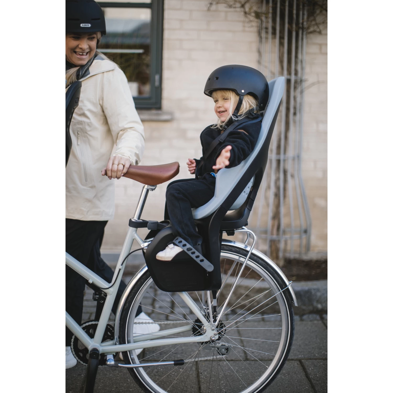 Thule Yepp 2 Maxi Rack Mount Child Bike Seat - Alaska 11 Thule Yepp 2 Maxi Rack Mount Child Bike Seat - Alaska - Image 9