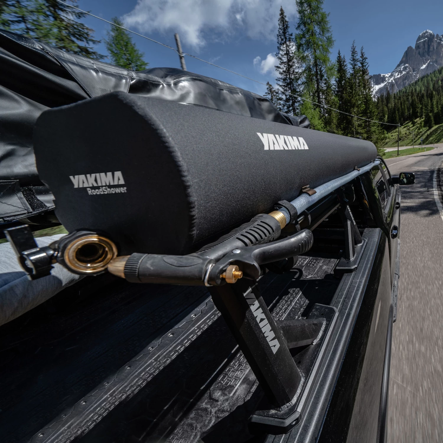 Yakima RoadShower - Portable Pressurised Water Storage - Medium 26 L 7 Yakima RoadShower - Portable Pressurised Water Storage - Medium 26 L - Image 5