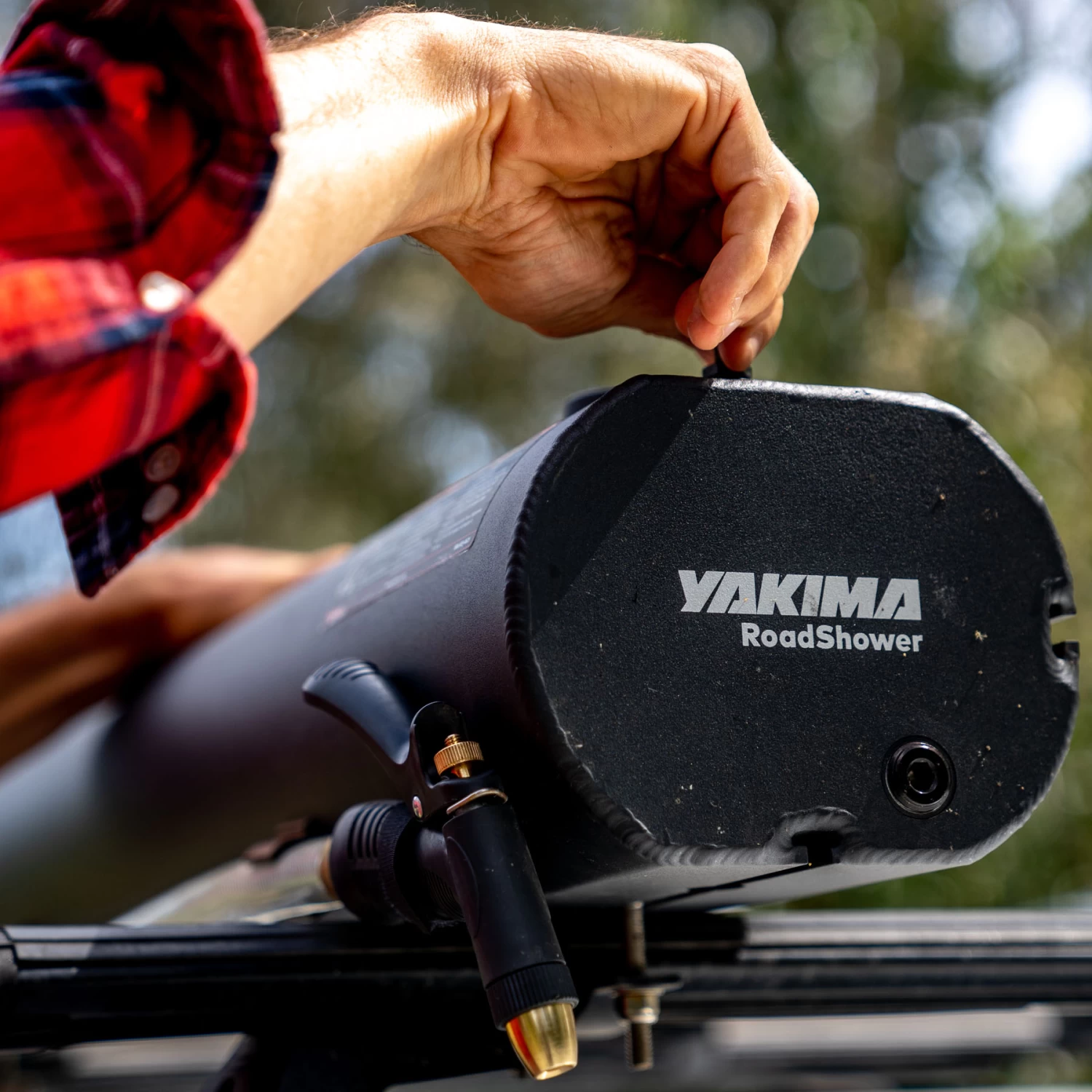 Yakima RoadShower - Portable Pressurised Water Storage - Medium 26 L 9 Yakima RoadShower - Portable Pressurised Water Storage - Medium 26 L - Image 7